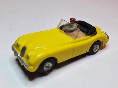 1960 AURORA VIBRATOR TJET JAGUAR XK140 CONVERTIBLE YELLOW HO SLOT CAR NICE 100%