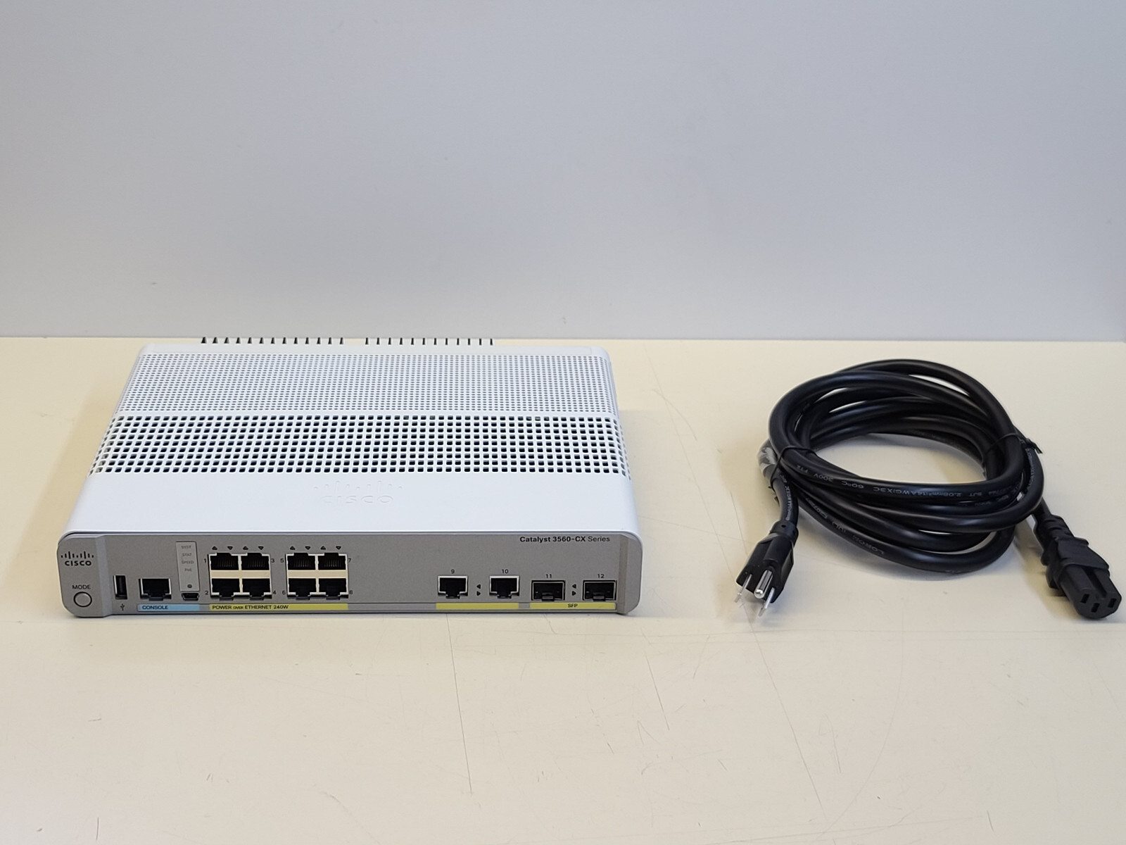 Cisco L3スイッチ WS-C3560CX-8TC-S Catalyst cisco-ws-c3560cx-8xpd-s_1.jpg