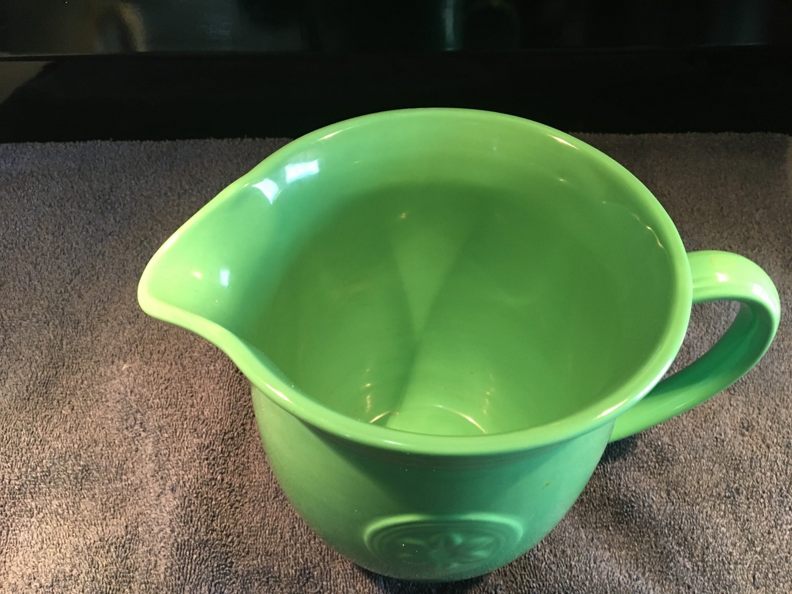 Oneida PETALS PATTERN Ceramic Green PITCHER * * *LOVELY CONDITION* * *