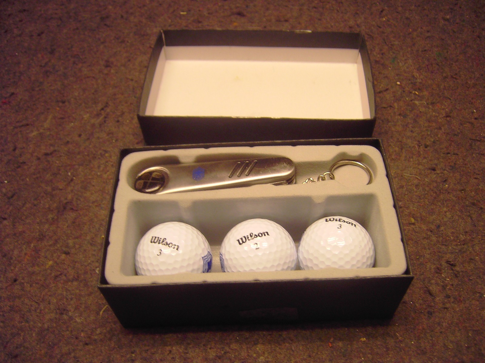 Wilson ゴルフボール 3個セット Golf Ball Gift Set with Multi-Purpose Tool and 3 Wilson