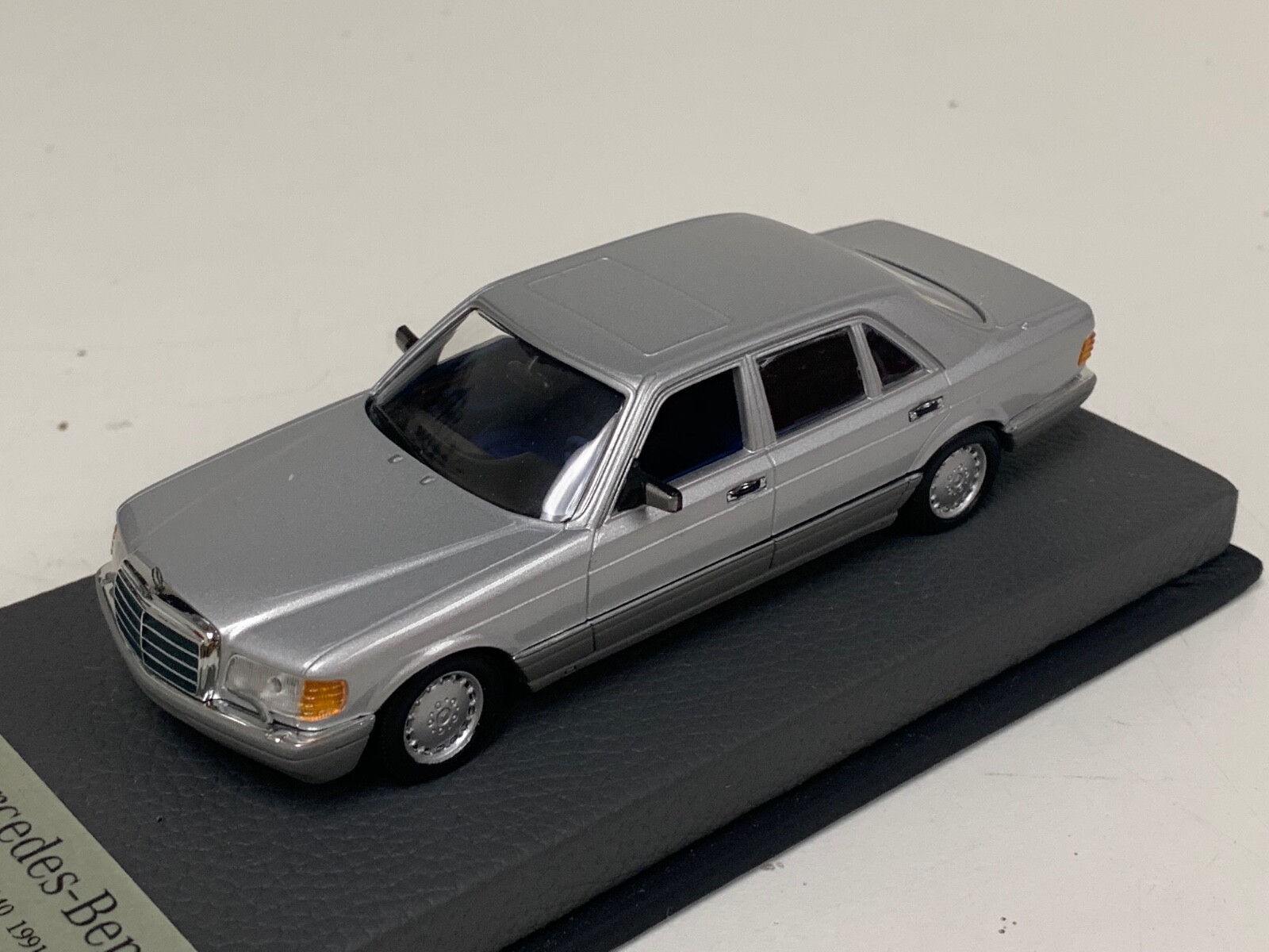 1/43 Minichamps Mercedes S class W126 1991 to 1998 Silver