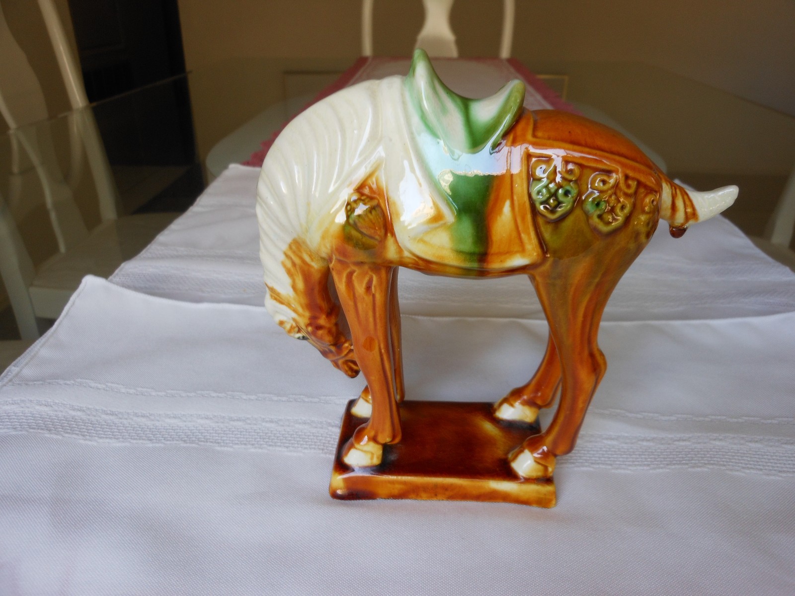 Bowing Pose Chinese Dynasty War Horse Porcelain Figurine 5 3/4