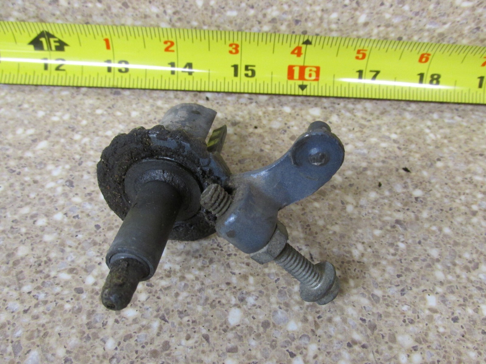 JOHNSON8.1Ｔ Amazon.com: Johnson Evinrude OMC New OEM Outboard Trail Lock
