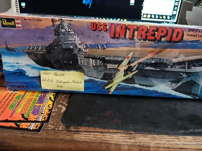 Revell 1987 vintage USS Intrepid model kit 14 1/4'' L