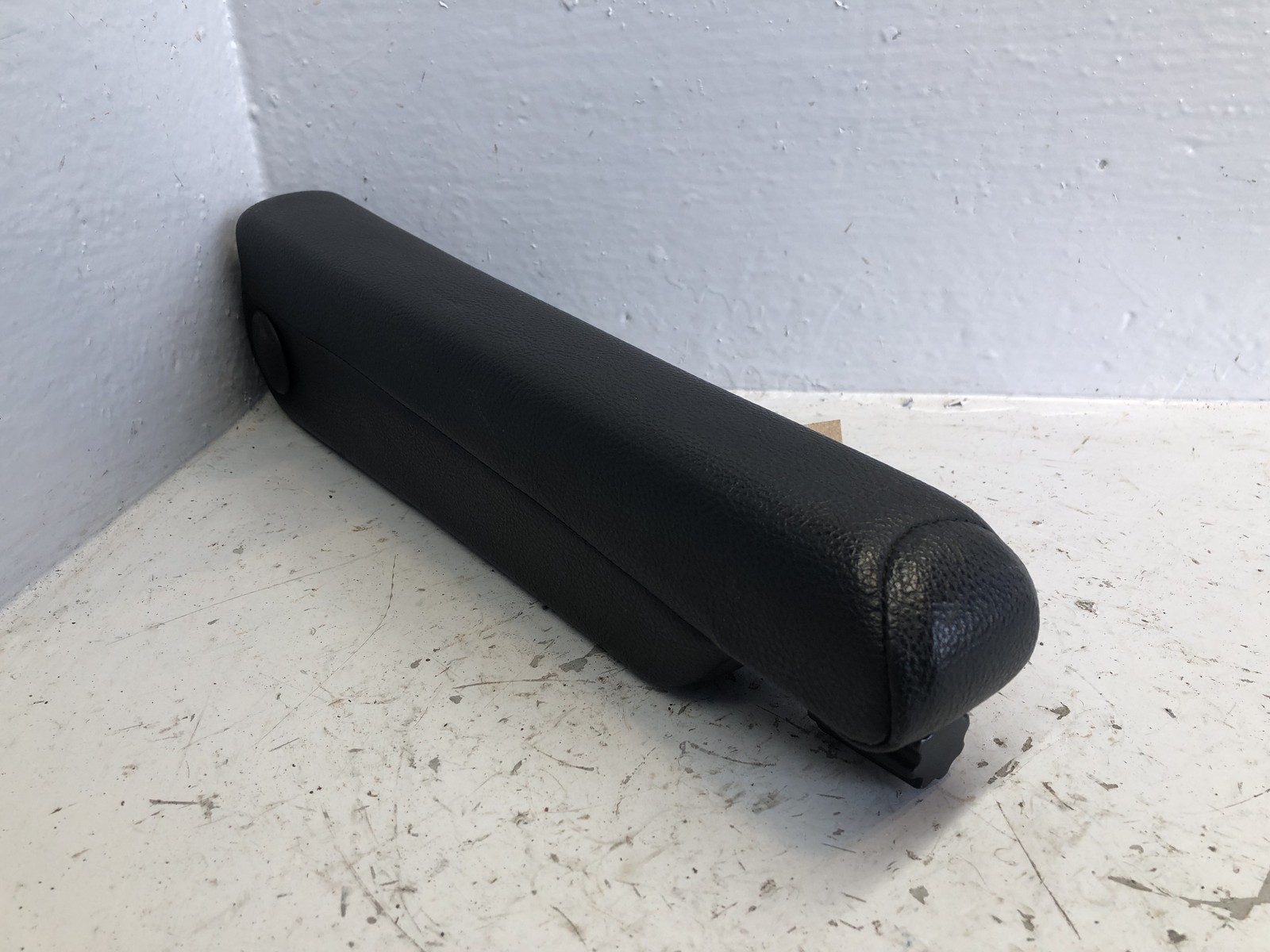 Discovery 2 Armrest Black Leather Near Side Front Passenger Land Rover