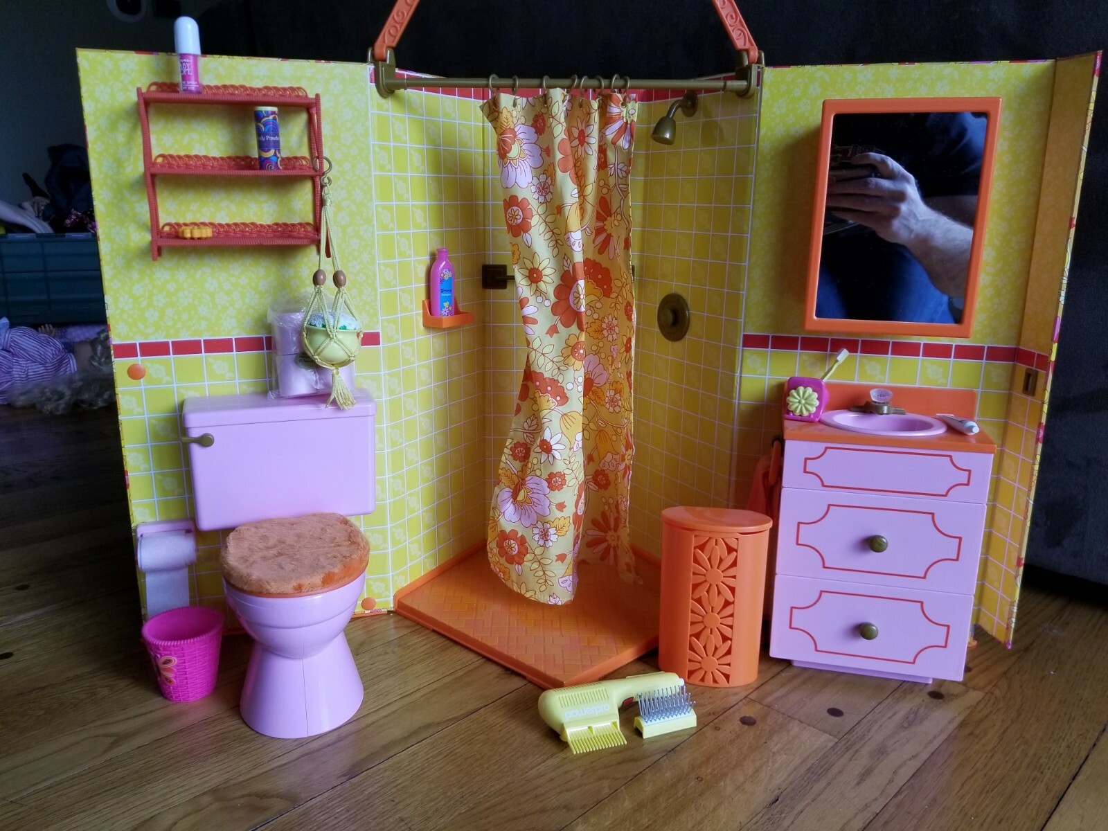 julie's groovy bathroom