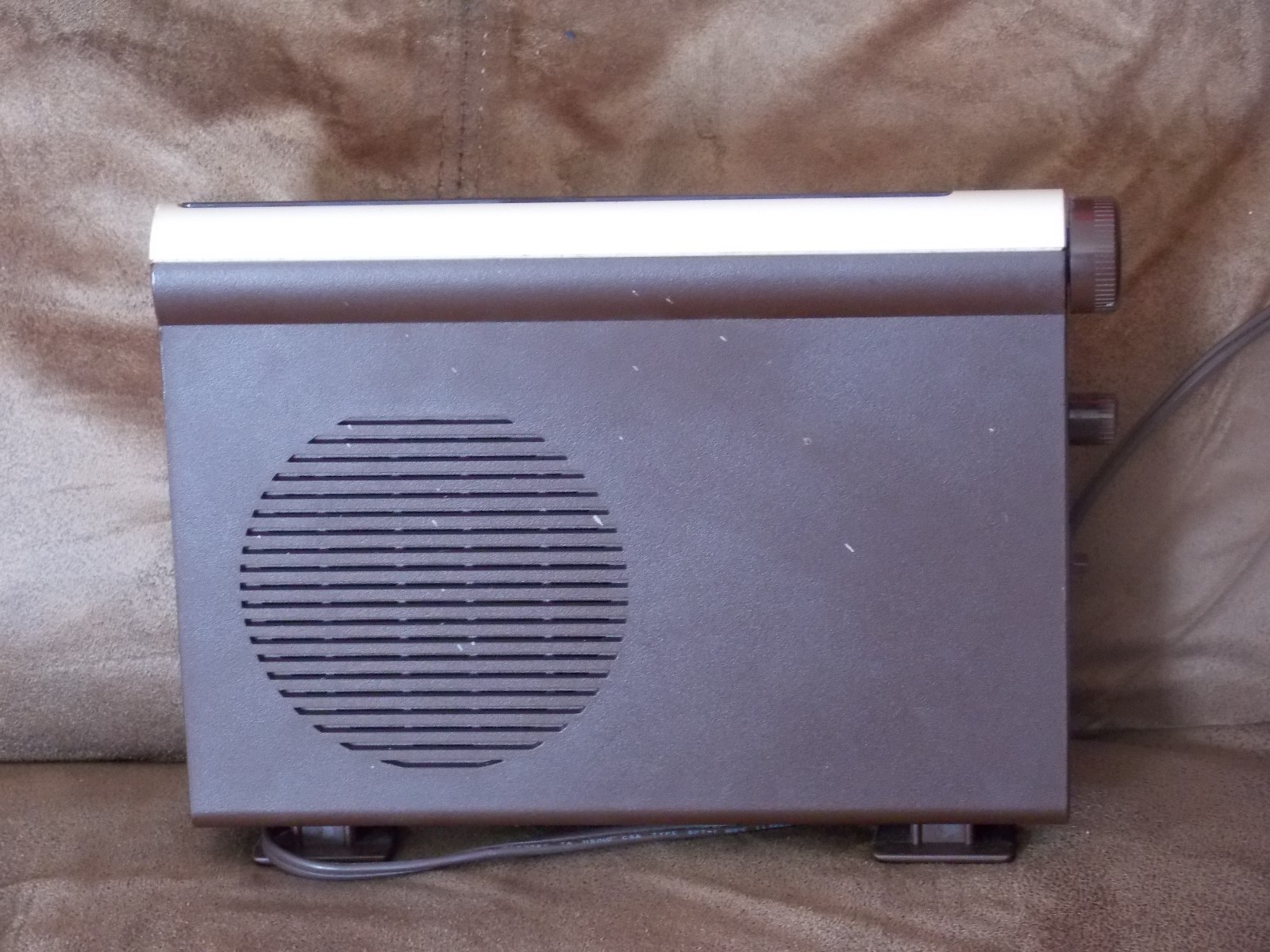 Vintage GE Spacemaker Model 7-4212A Digital Clock Radio Under Cabinet