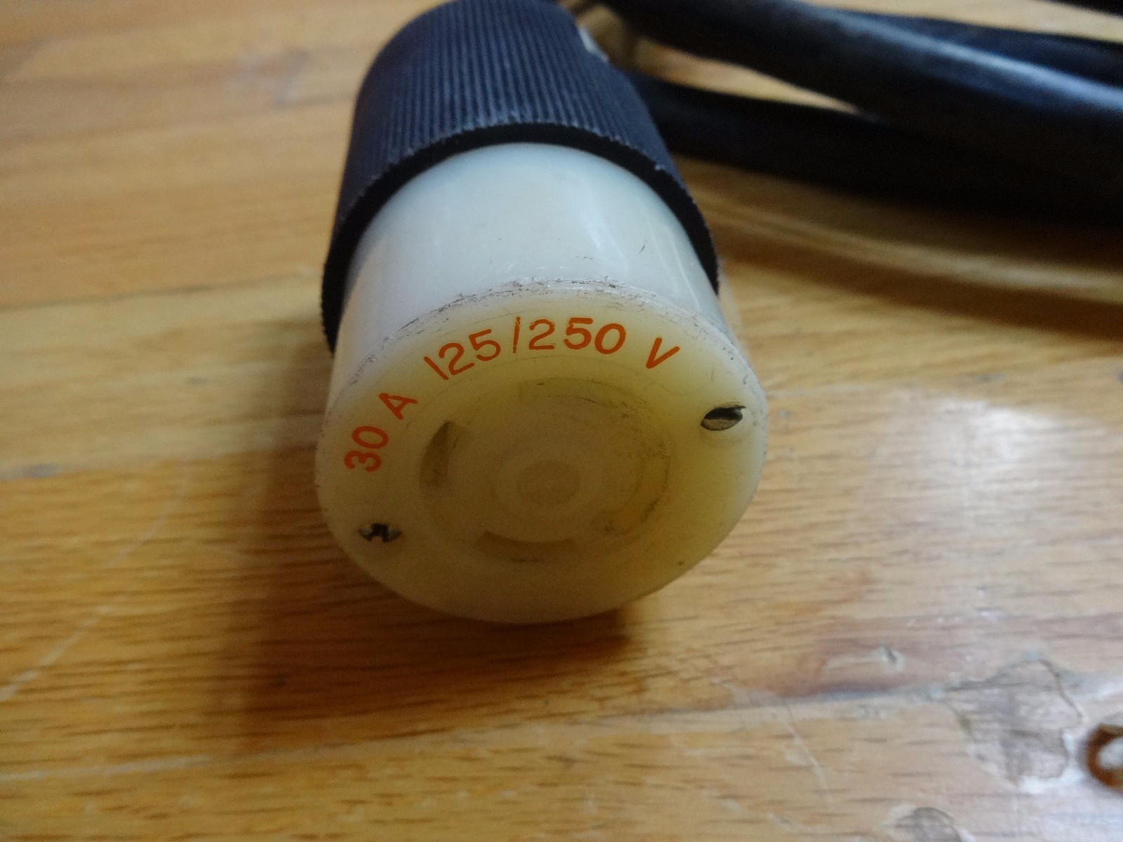 HUBBELL TWIST- LOCK, 30 AMP 125/250 VOLT FEMALE PLUG, 10 AWG POWER CORD. 16 ft