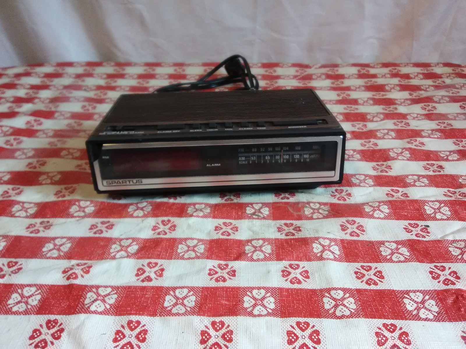 Vintage Spartus Alarm Clock Am Fm Radio Model  0107 - 61   (12)
