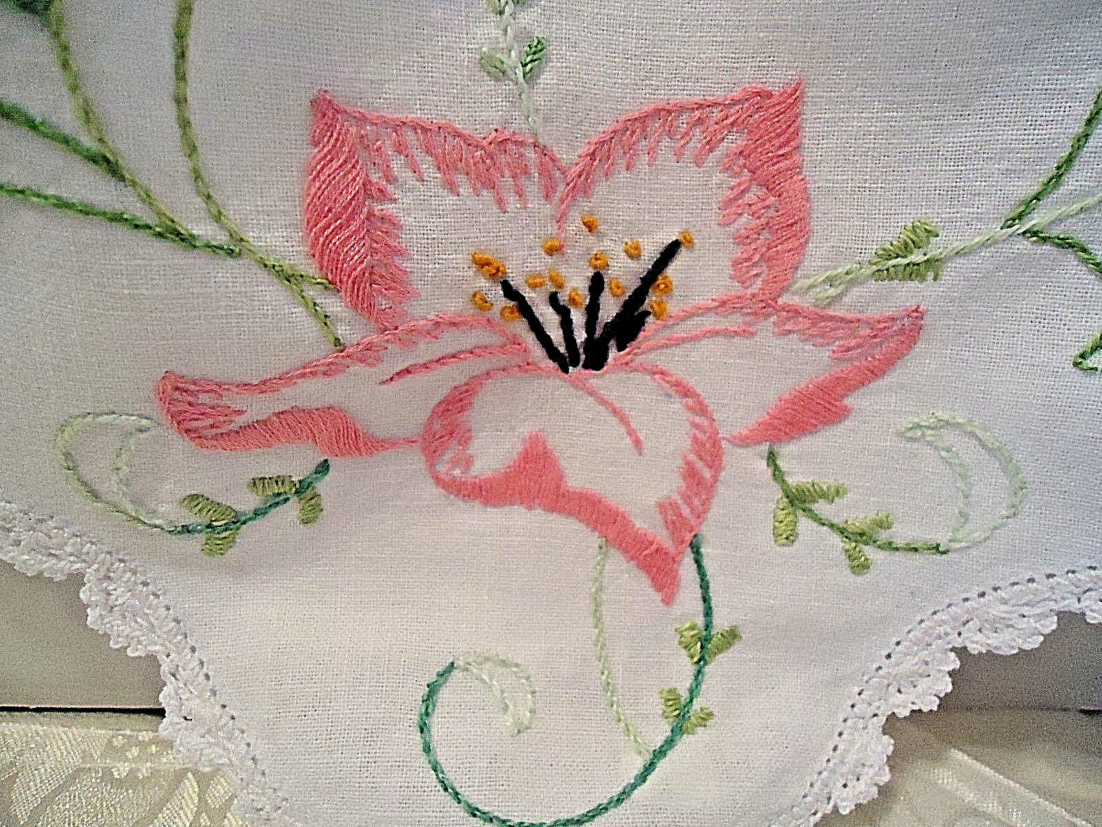 Vintage Embroidery Flower Dresser Scarf Table Runner Pink Lily crochet linen 50s