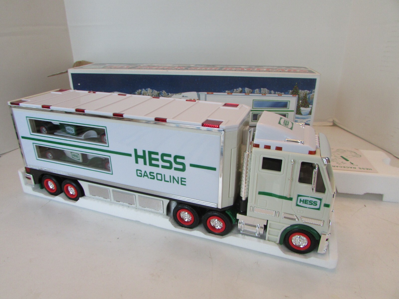 HESS トレーラーとロケット hq720.jpg?sqp=-