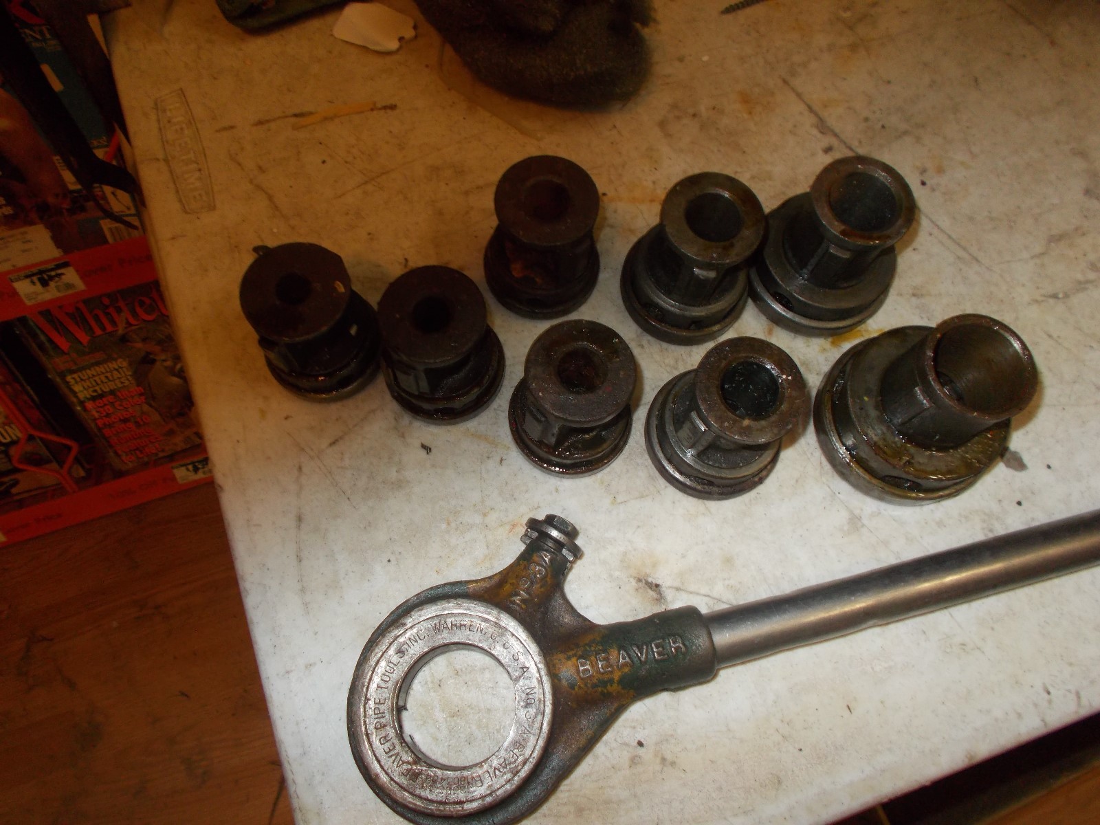 Beaver  Ratcheting Pipe Threader with 8 Dies.