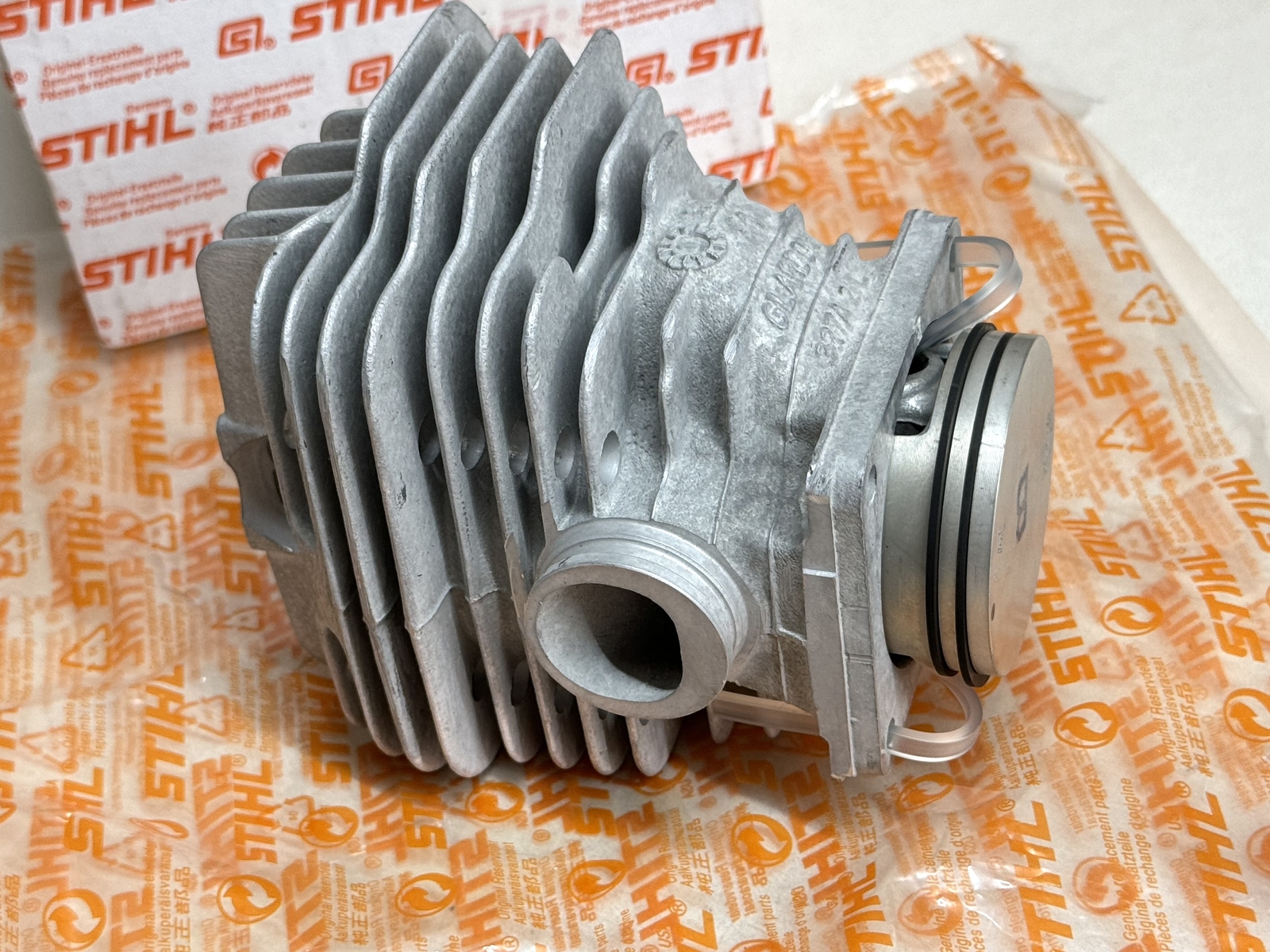 STIHL OEM CYLINDER WITH PISTON KIT 1128 020 1227 044R MS440 MS440R MS440-VW 50mm - Picture 3 of 4