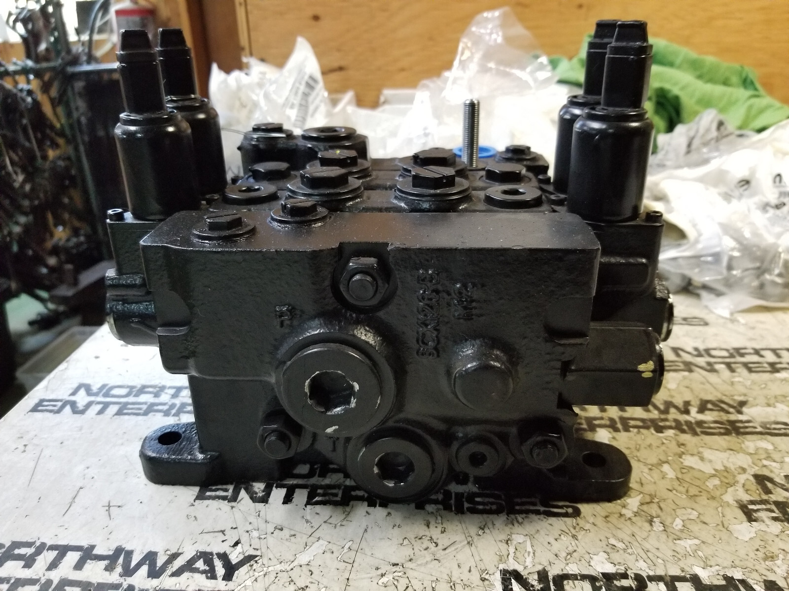JCB HUSCO VALVE BLOCK ASSEMBLY , SCX120-B3, SX124B, T126117, 4 SPOOL - Picture 9 of 9