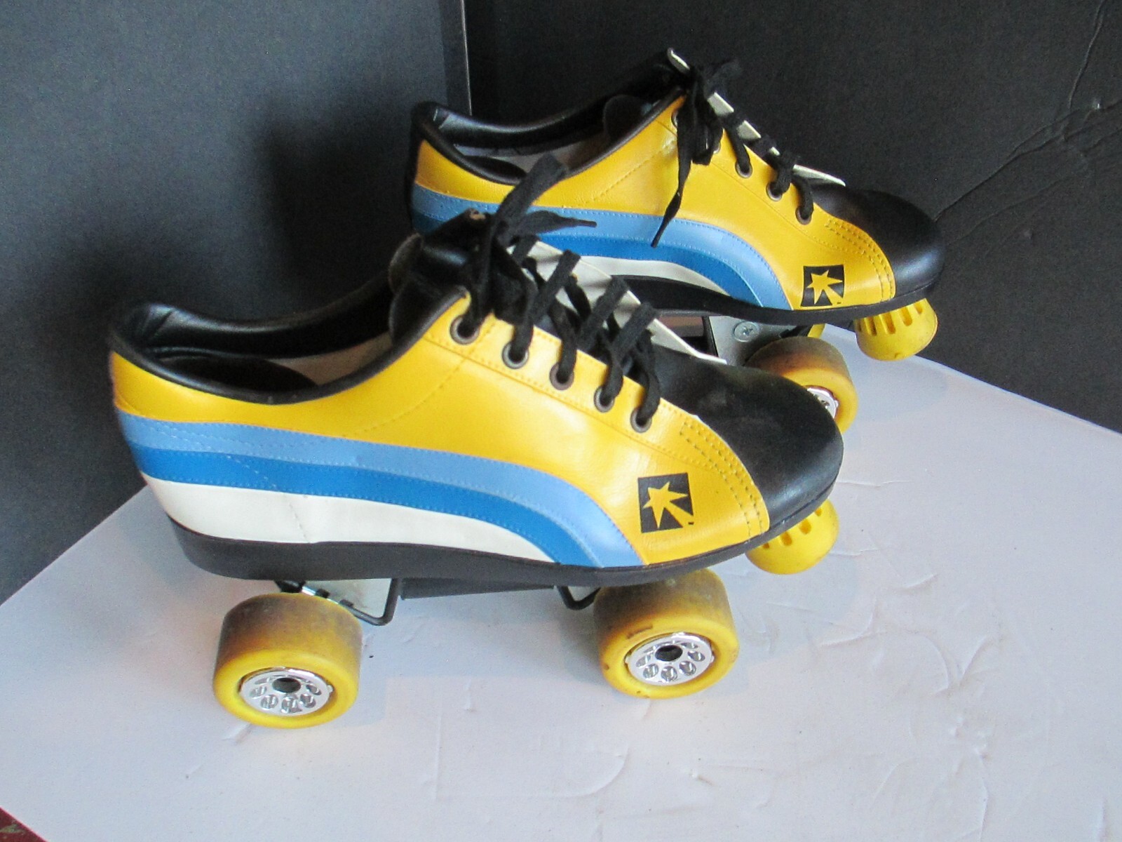 Vintage 1978 Mattel Sunrunners Roller Skates . Model 880 SL