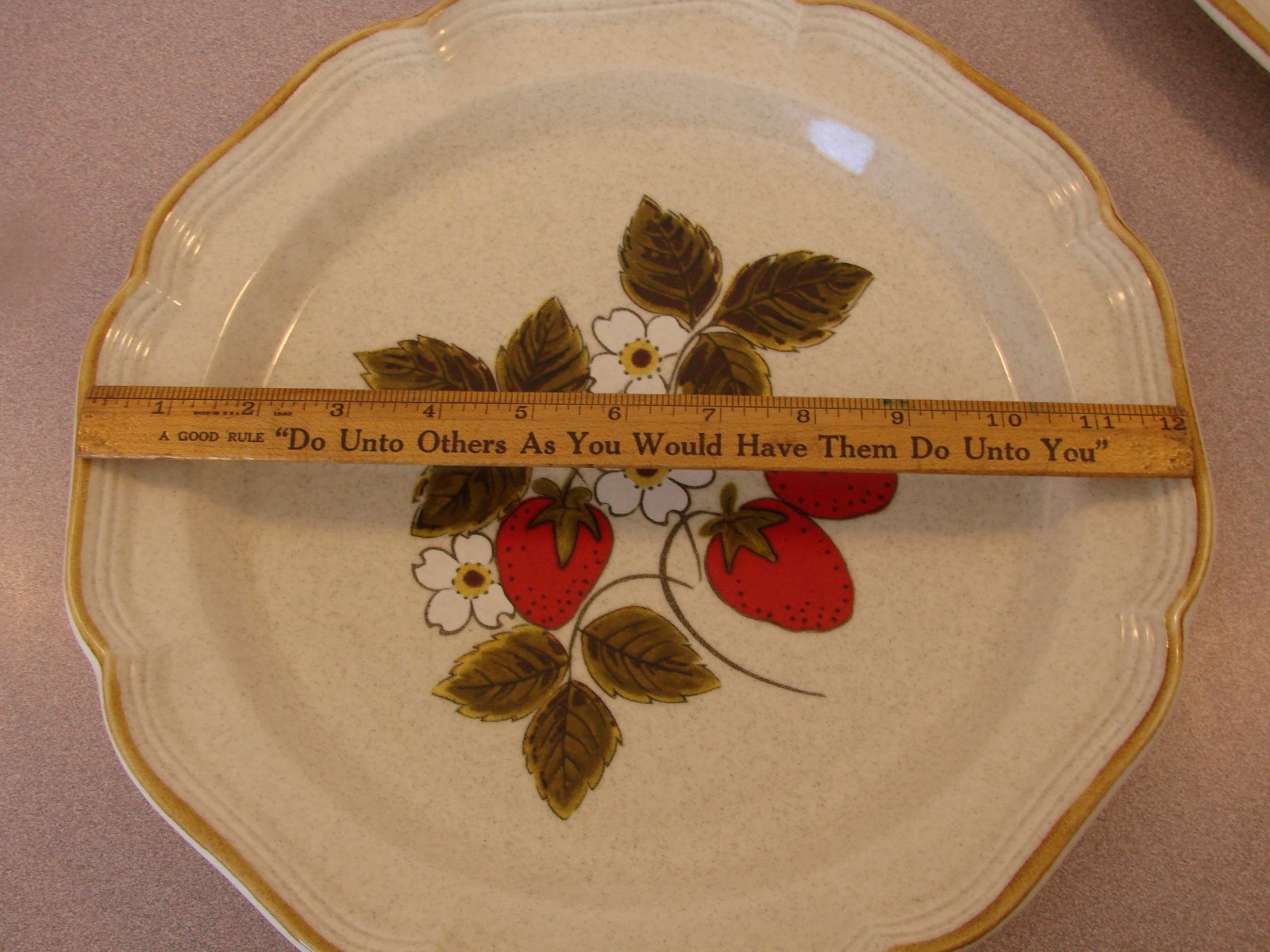 Mikasa Strawberry Festival Set Lot Of 2 Serving Plates platters