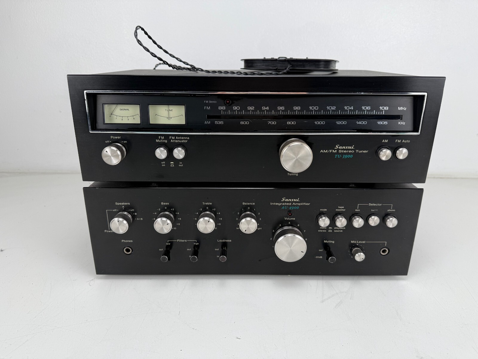 Sansui TU - 3900 AM/FM Stereo Tuner & AU - 4900 Integrated