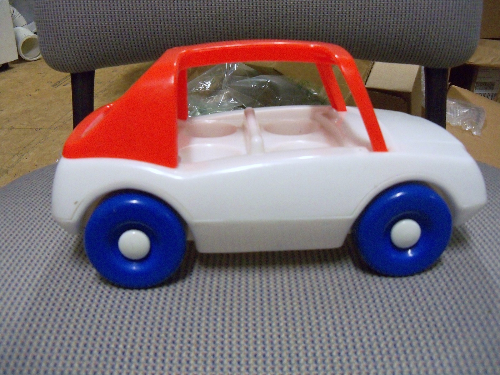 Vintage LITTLE TIKES White & Red Toddle Tots Car Clicking Action