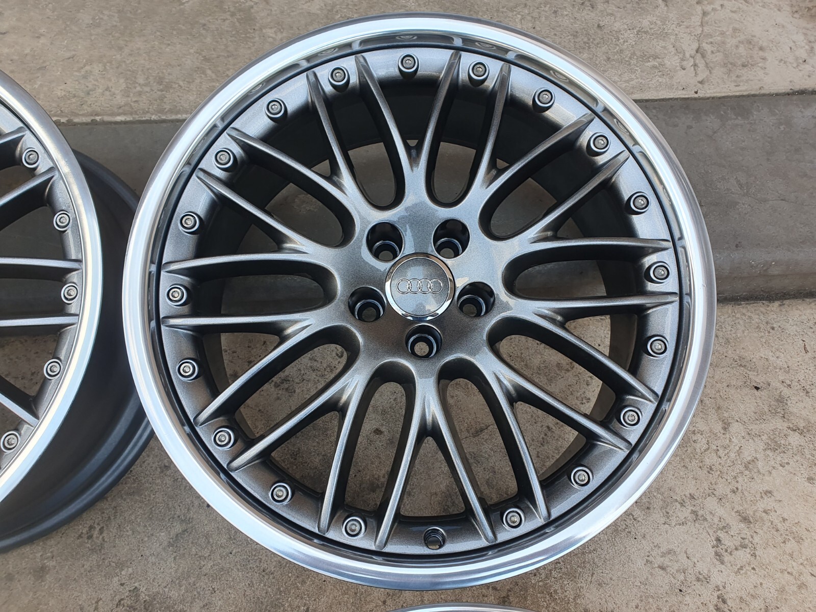 AUDI SPEEDLINE 9J×19H2ET52 中古ホイル4本 AUDI SPEEDLINE 9J×19H2ET52 中古ホイル4本 - タイヤ・ホイール