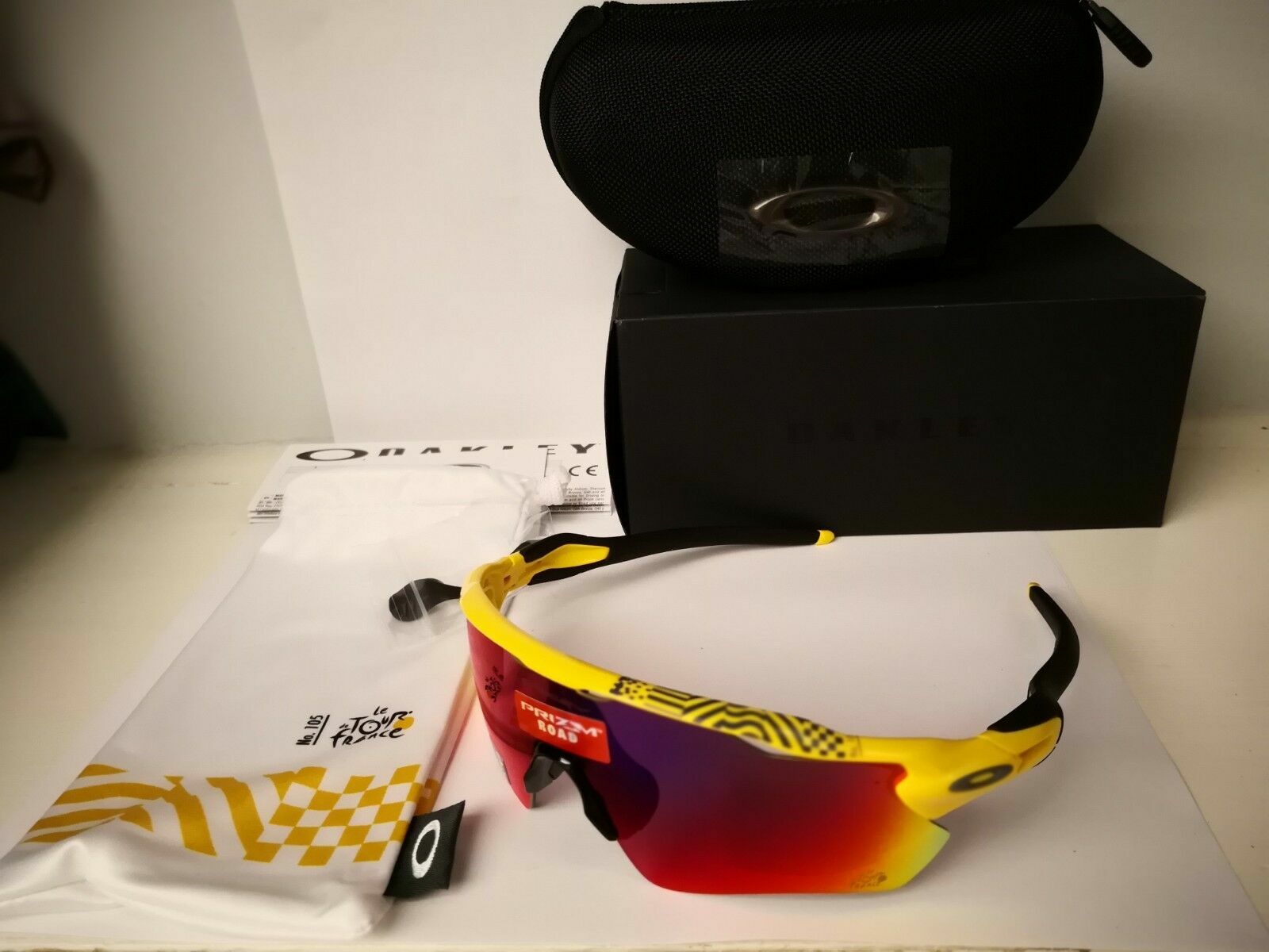 NEW Oakley - Tour De France RADAR EV PATH - YELLOW / PRIZM NEW Oakley - Tour De France RADAR EV PATH - YELLOW / PRIZM