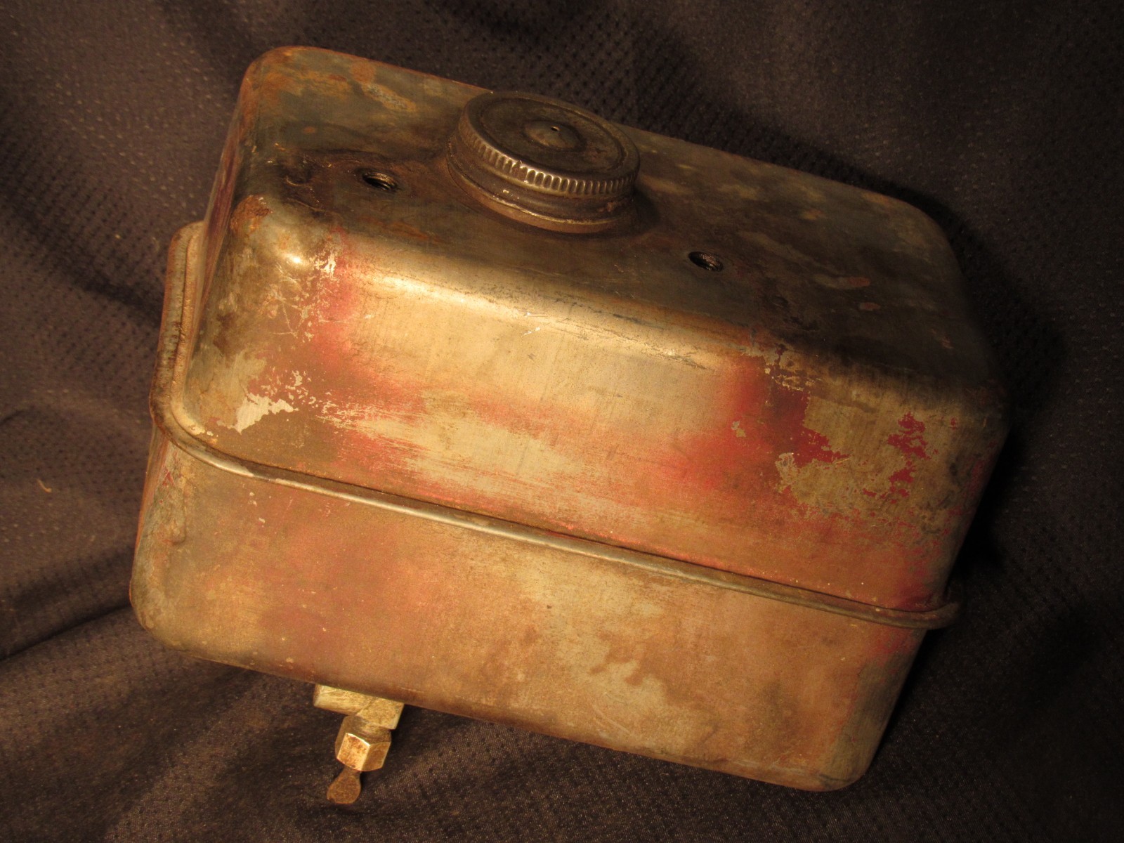 Vintage Brigggs & Stratton 8B Gas Tank