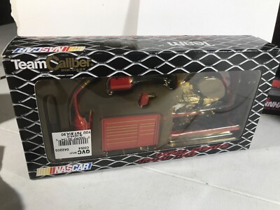 Team Caliber 1:24 Tool Kit red looks unopened nice for diorama!