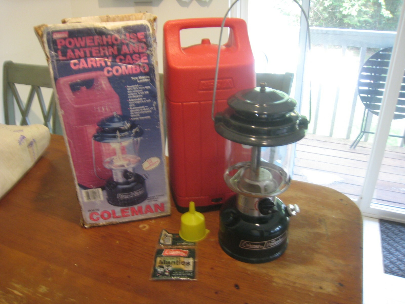 Coleman Powerhouse ランタン Amazon.com: Coleman Powerhouse Dual Fuel Lantern Shines up