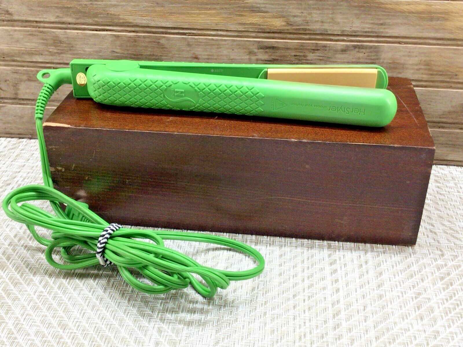 HERSTYLER Colorful Seasons Ceramic FLAT IRON 1.25" Dual Power LIME GREEN