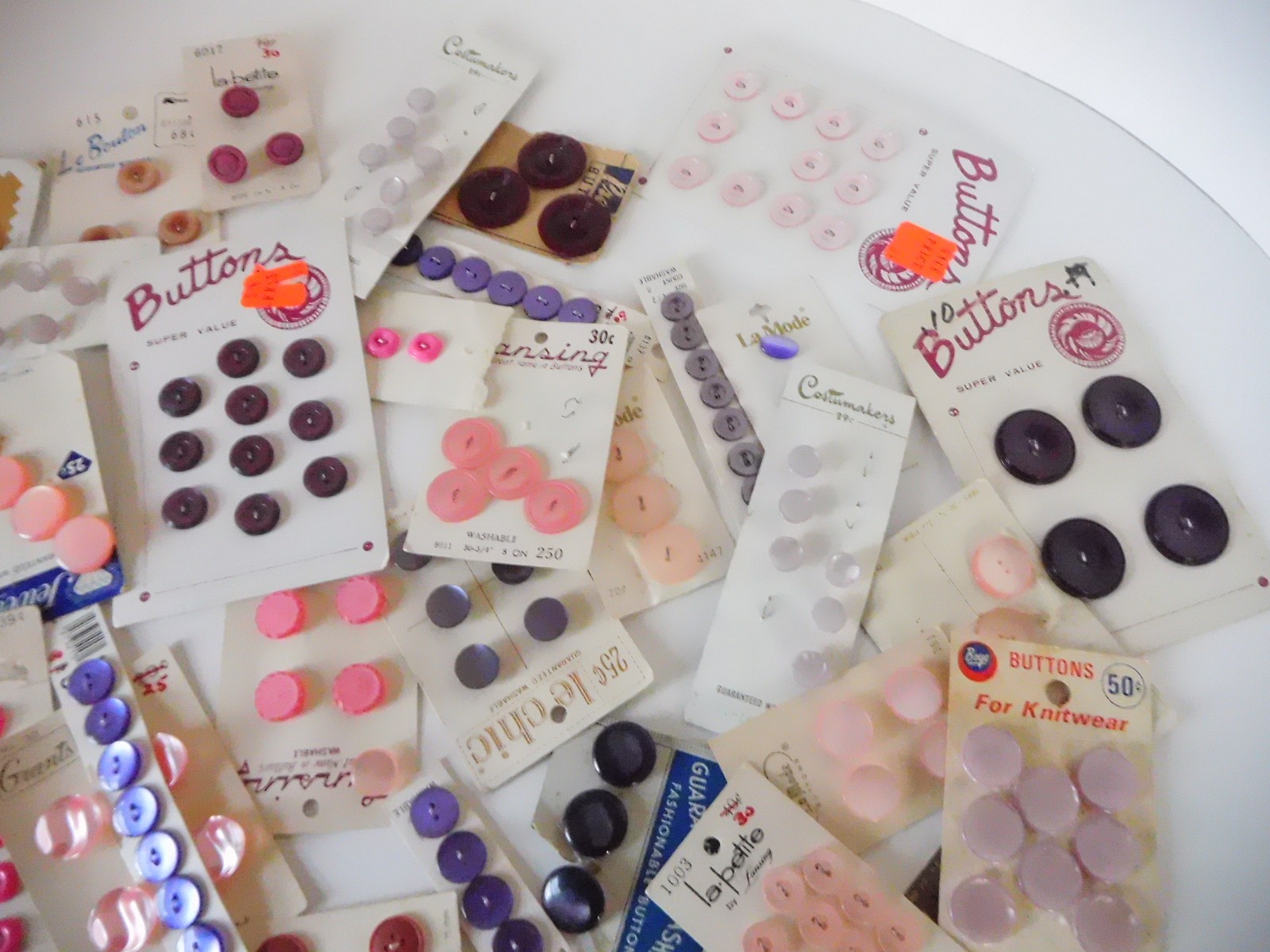 VINTAGE NEW UNUSED LOT OF 100+ PINK TO PURPLE ASST. BUTTONS - MOST ON CARDS