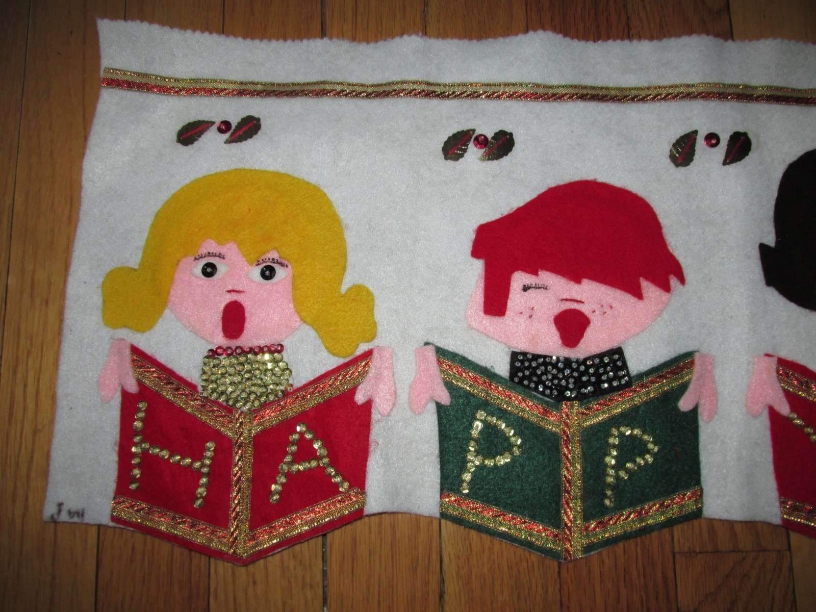 Vintage Sequin Singing Heads Happy Holiday Applique Felt Table Christmas Runner