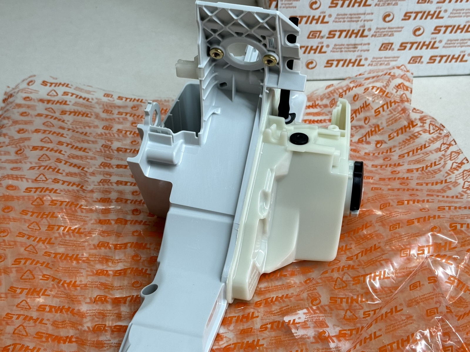 STIHL OEM TANK HOUSING 1147 350 0802 MS500i MS500i-R FUEL HOSE KIT 1147 007 2000 - Picture 4 of 6