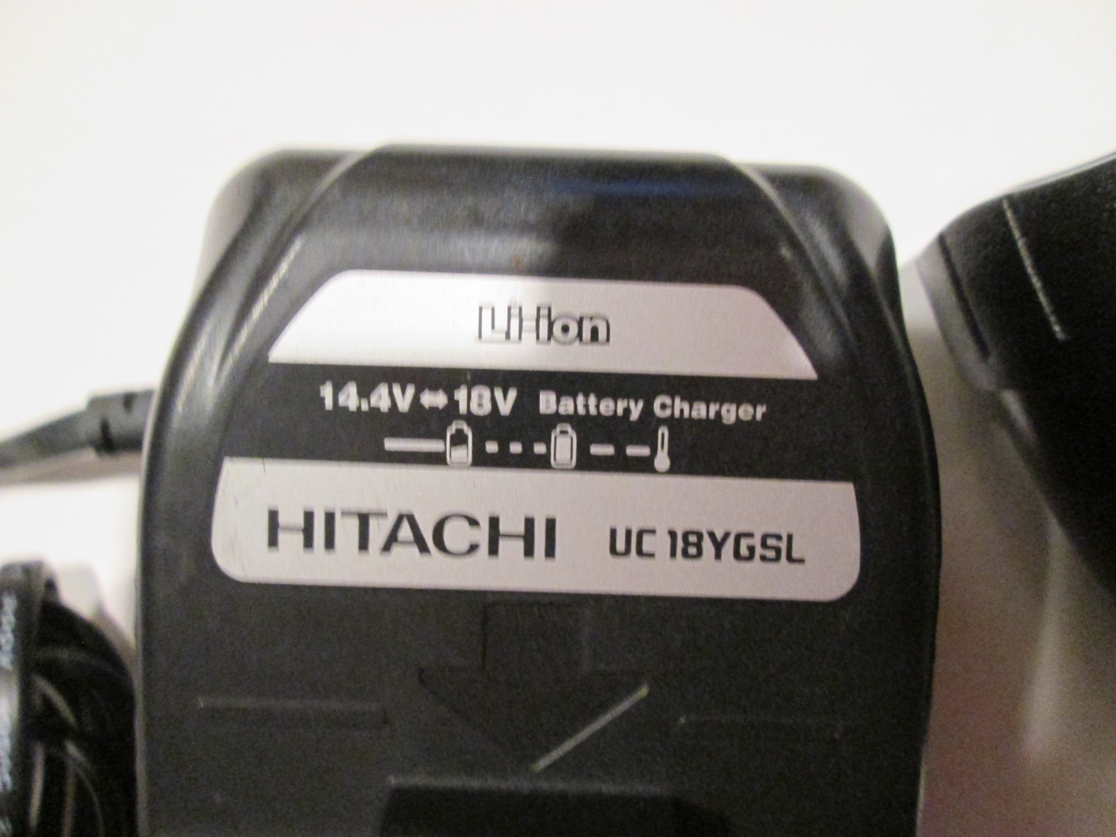 Hitachi DS18DSAL Lithium Ion Driver Drill,  2 Flashlights, 3 Batteries, Charger