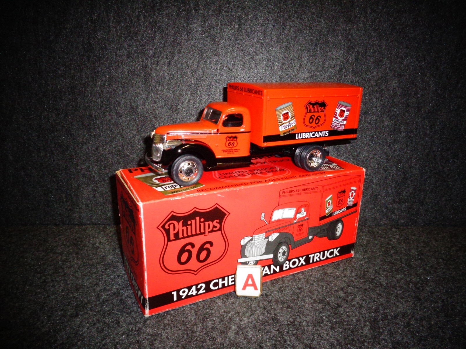 洋古書 AMERICAN TOY CARS & TRUCKS 1894-1942 Amazon.com: 1942-47 