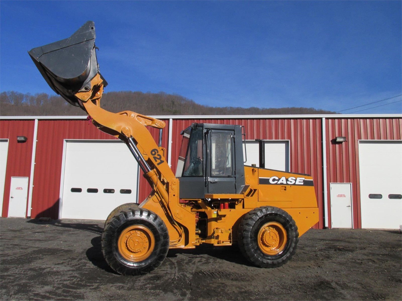 1989 CASE 621 WHEEL LOADER FULL CAB HAS BAD TRANSMISSION MECHANICS SPECIAL LOOK