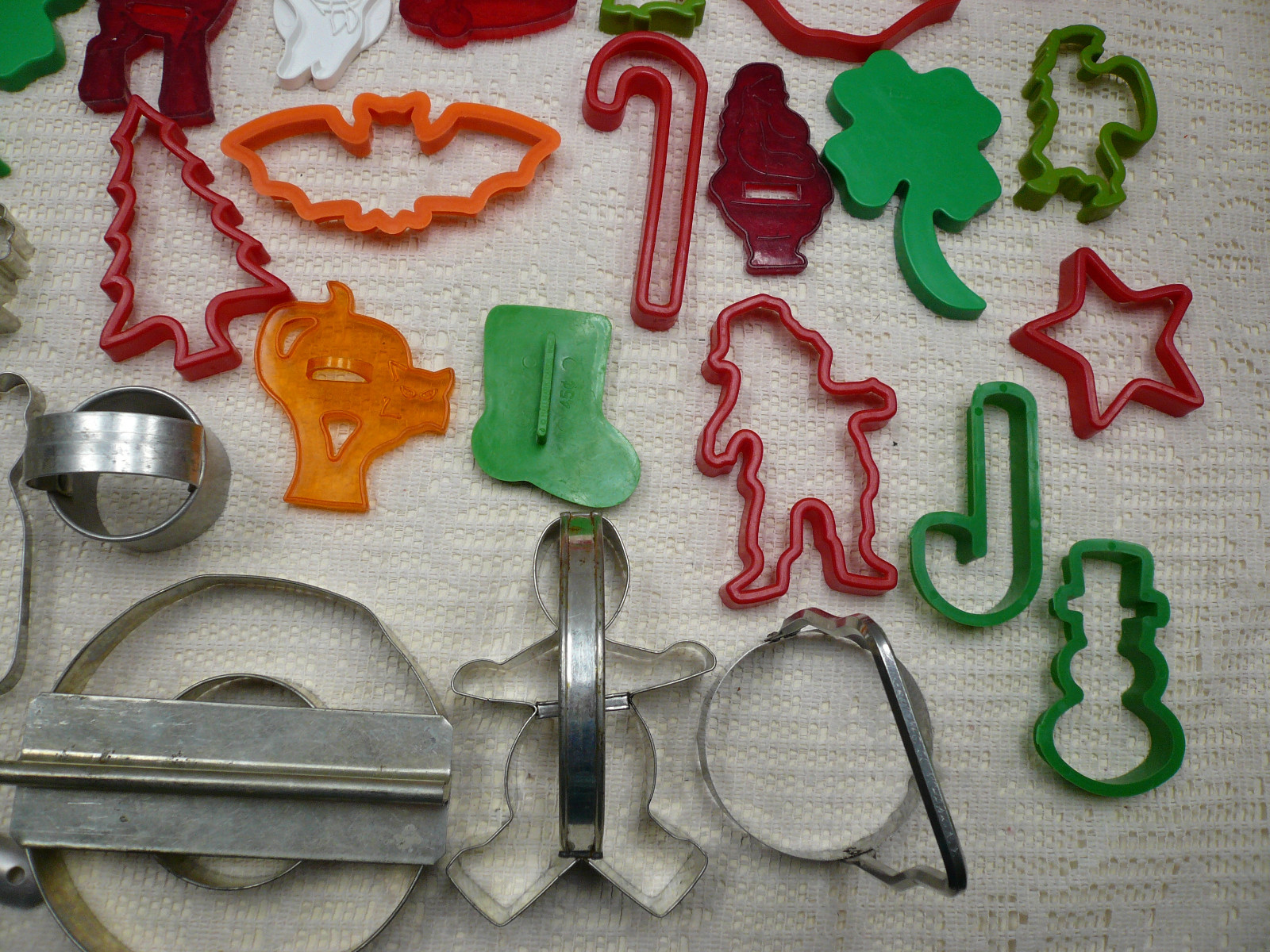 Vtg Lot 79 Aluminum Plastic Cookie Cutters Jello Mold Tart Tins Occasion Holiday