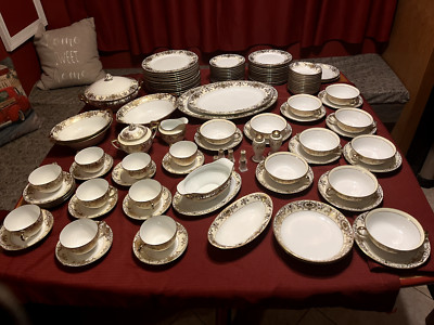 VINTAGE NORITAKE ''CHRISTMAS BALL-NO 175'' DINNER SET - 113 PIECES TOTAL