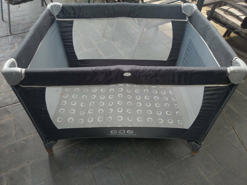 collapsible travel cot