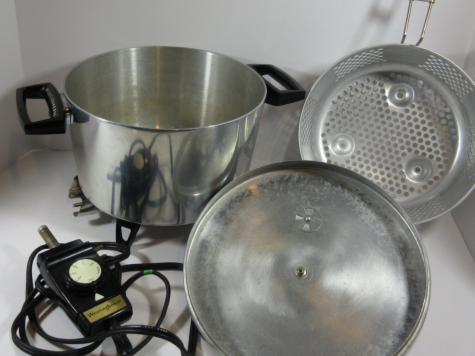 Vtg Westinghouse Aluminum Deep Fryer with Basket & Lid Cat # S-18