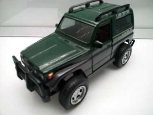 New Ray 1:32 Scale / Toyota Land Cruiser LX - Green & Grey New Ray 1:32 Scale / Toyota Land Cruiser LX - Green & Grey
