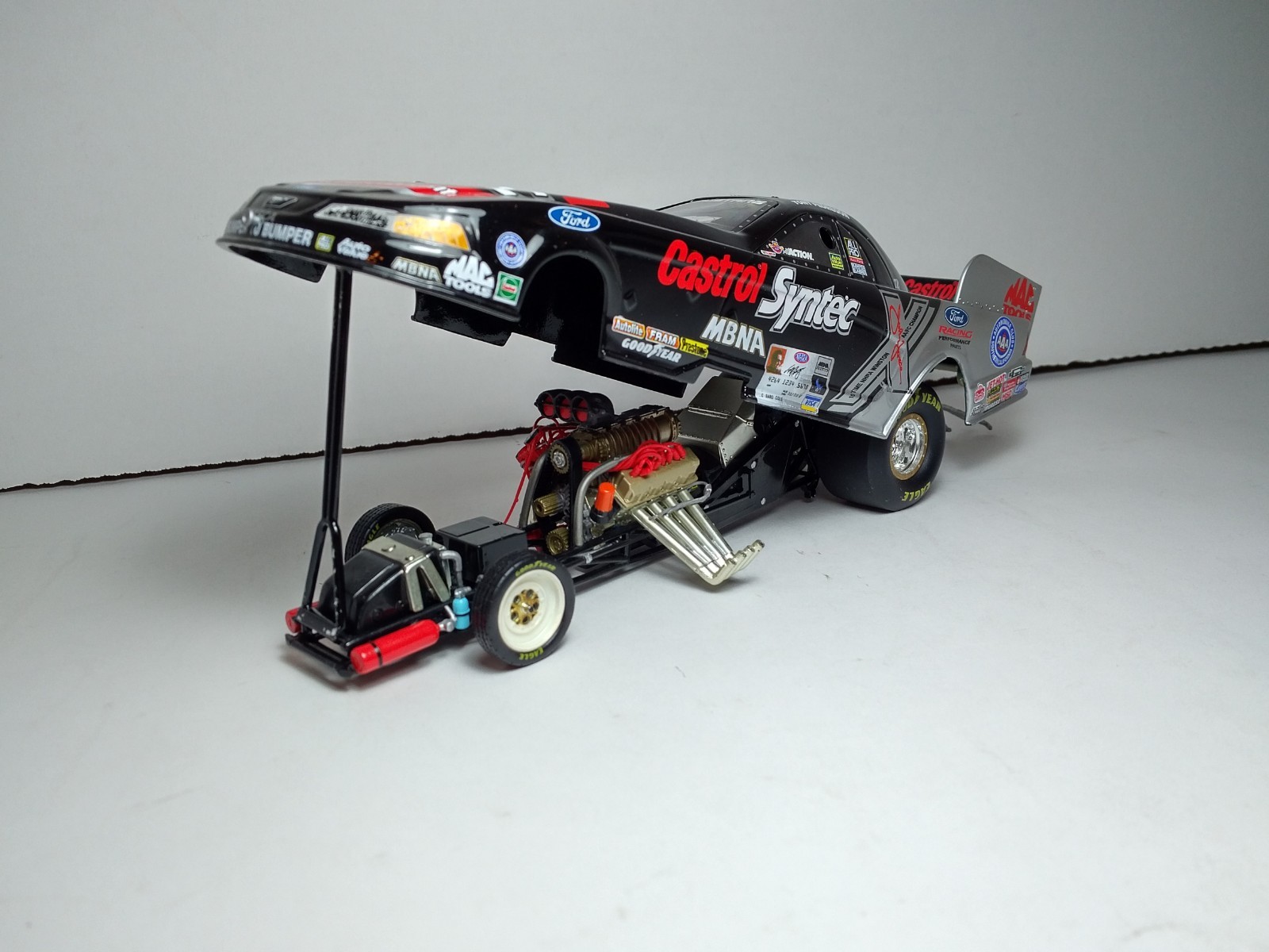 Tony Pedregon Castrol Syntec 2001 Mustang Funny Car 1:24 Scale