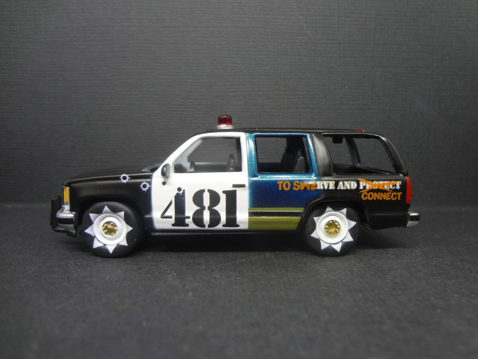 ミニカー Jonny Lightning 1/64 1997 Chevy Tahoe Johnny Lightning 1997 Chevy Tahoe black & white - Loose New