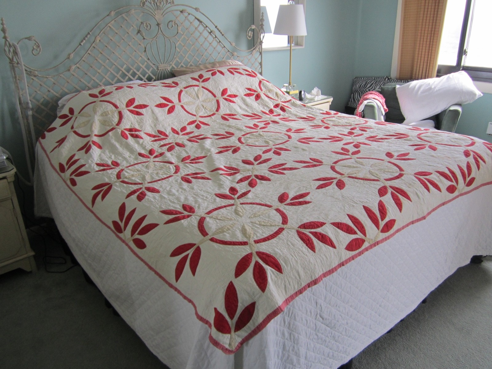 VINTAGE 1800S RED & WHITE HAND STITCHED AND QUILTED VEGETABLE DYE TURKEY TRACKS?