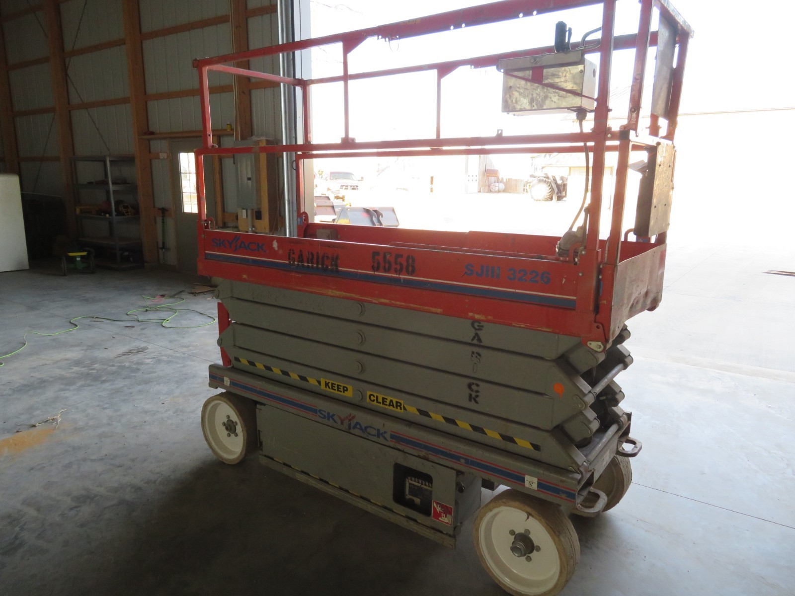 2010 SKYJACK 3226 PLATFORM  SCISSOR LIFT VERTICAL MANLIFT AERIAL LIFT JLG Iowa