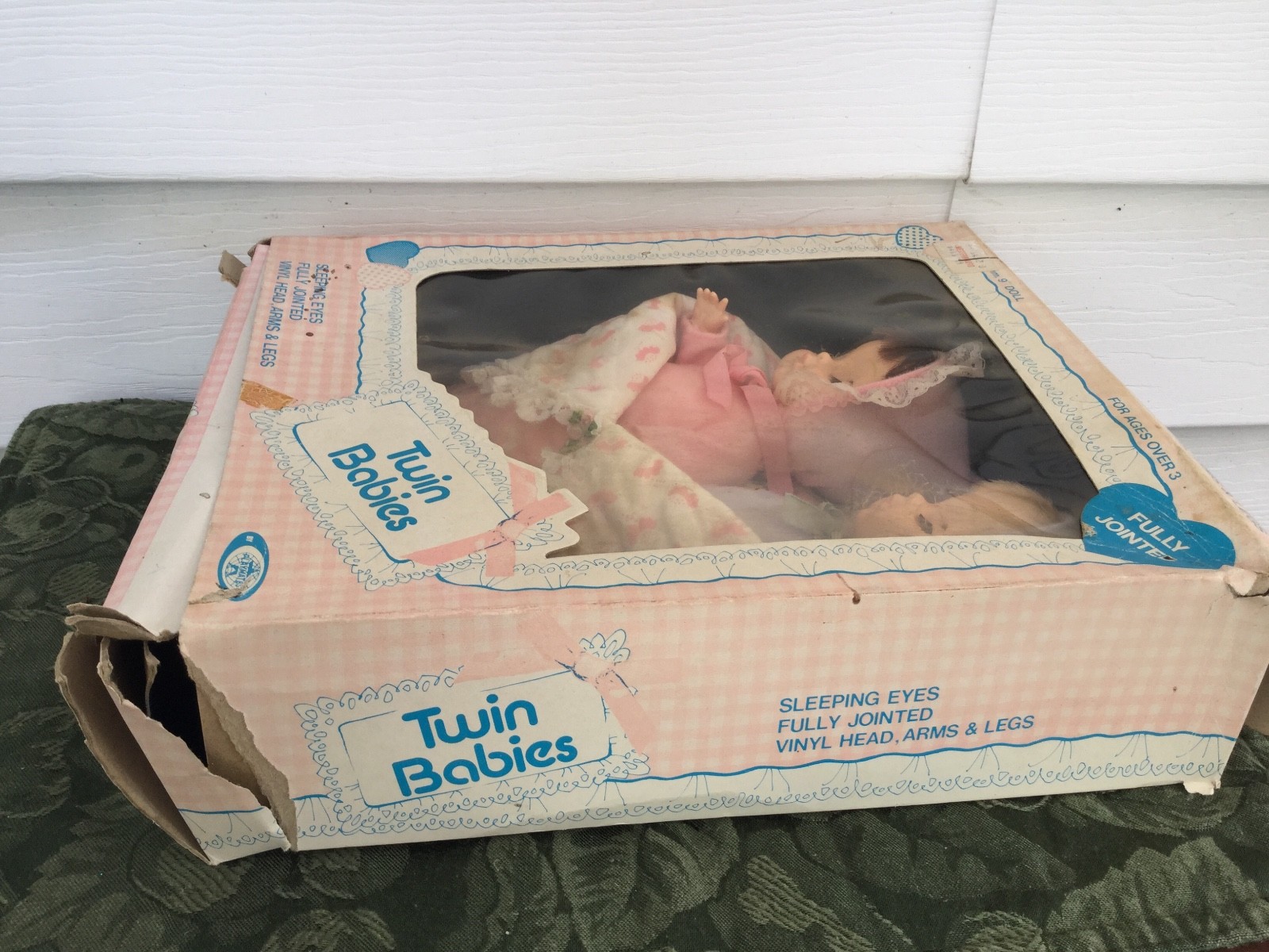 VINTAGE PLAYMATES FULLY JOINTED TWIN BABY DOLLS IN BUNDLE SLEEPING EYES  VINYL