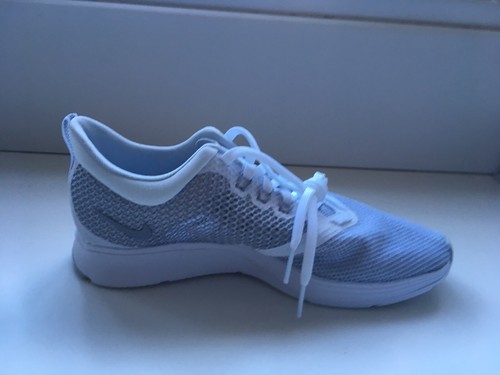 NIKE ZOOM STRIKE WOMEN SHOES NIB AJ0188-100 White SIZES 8.5