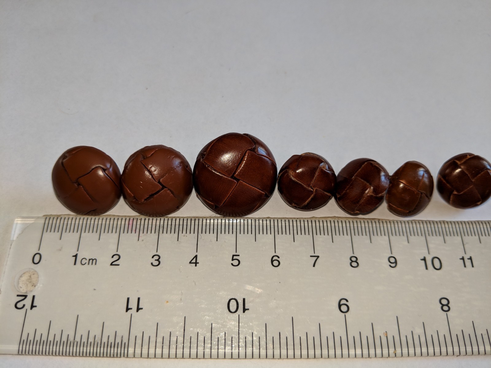 ANTIQUE GENUINE VINTAGE LOT OF BUTTONS OLD BROWN