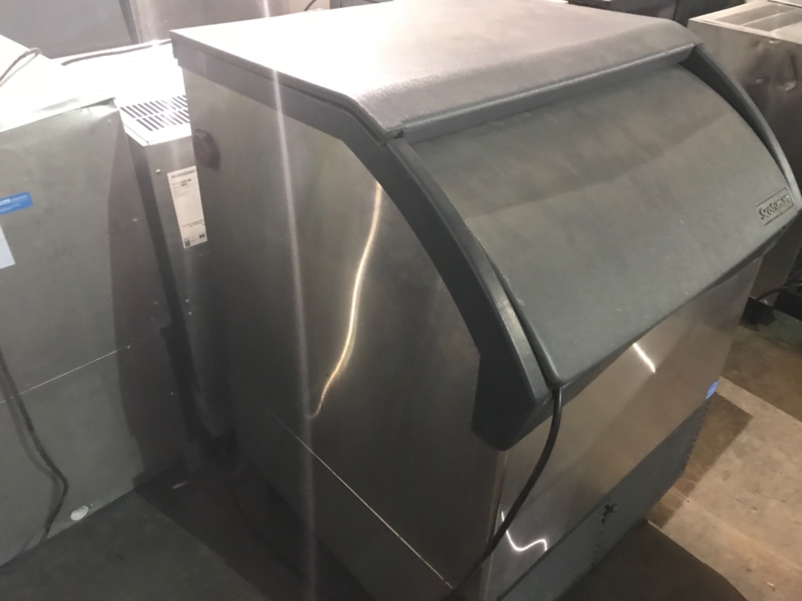Scotsman CU2026SA-1A  cube ice machine with bin