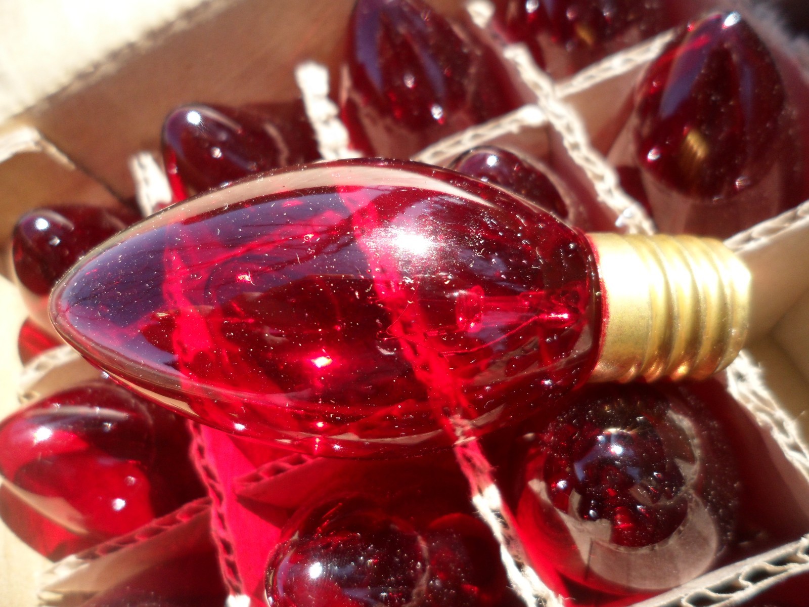 Red Christmas Light Bulbs Lot of 25 Vintage Lamps Brand NEW OLD STOCK C9 1/4