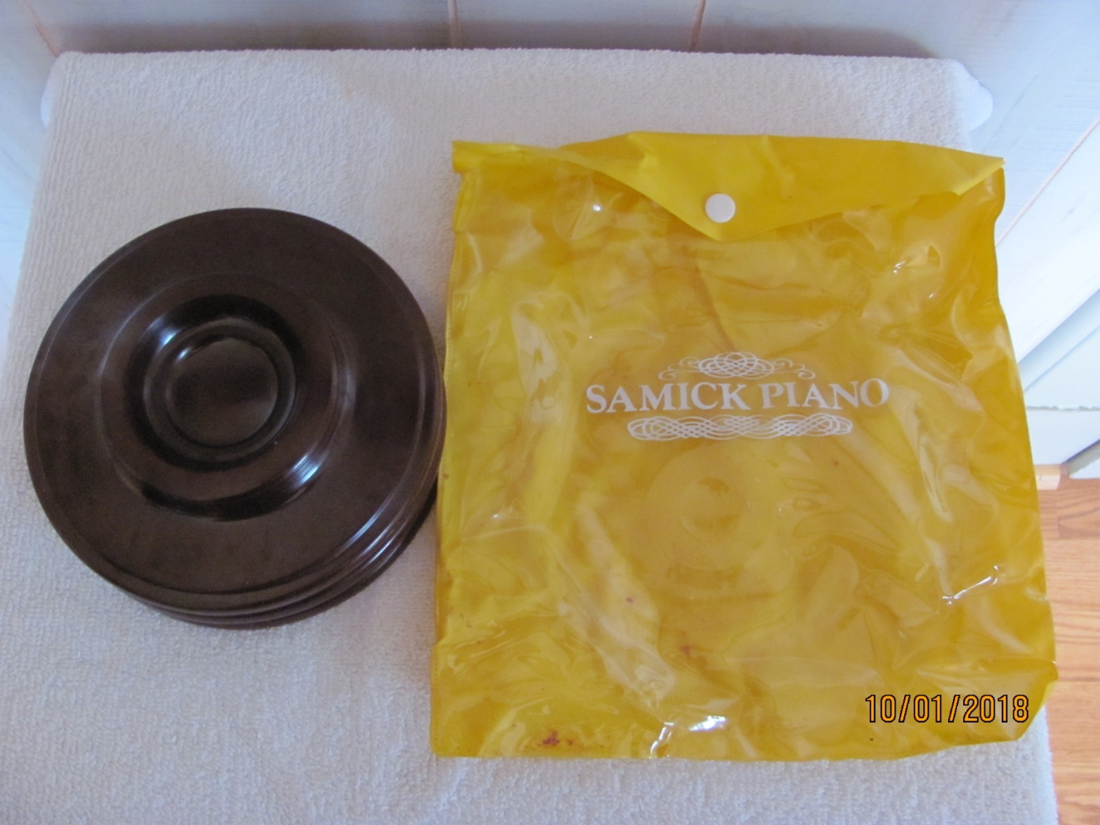 Grand Piano Caster Cups,   Set of 3,   Brown, Large,   5 1/2