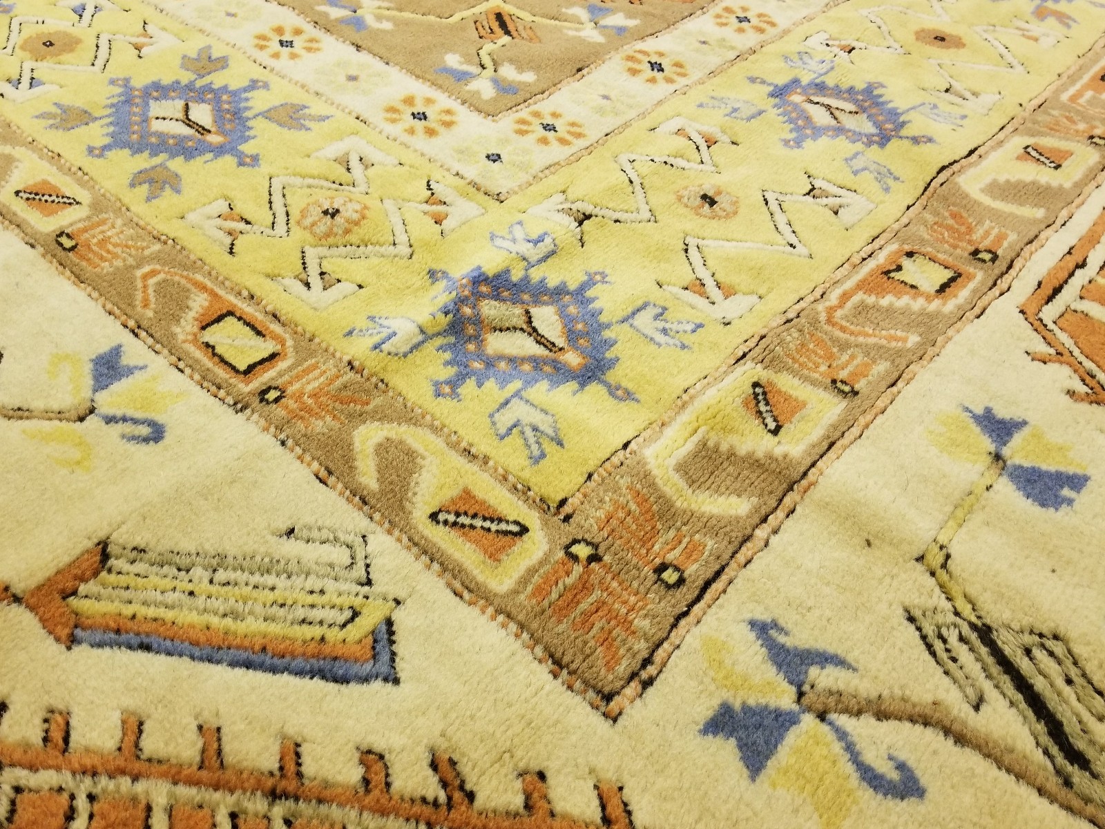 Masterpiece Vintage 1990-1999 Ivory Colors 9'2